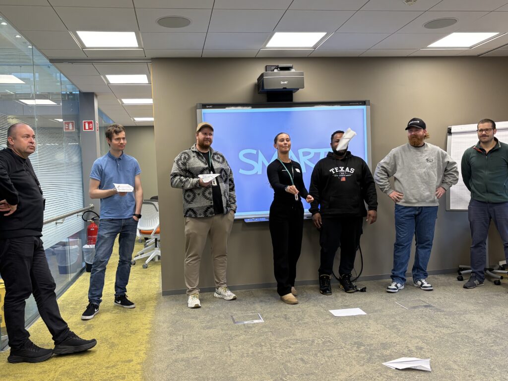 Fly simulator, det brettes papirfly etter standard