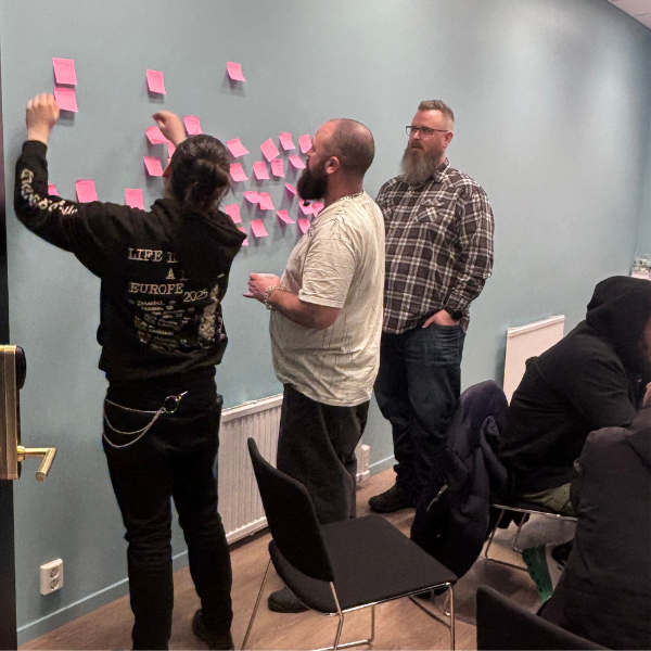 Ansatte i BIR Nyverdi deltar aktivt under Rockestjerne foredraget som Lean kick off med fokus på forbedringsarbeid og flyt.