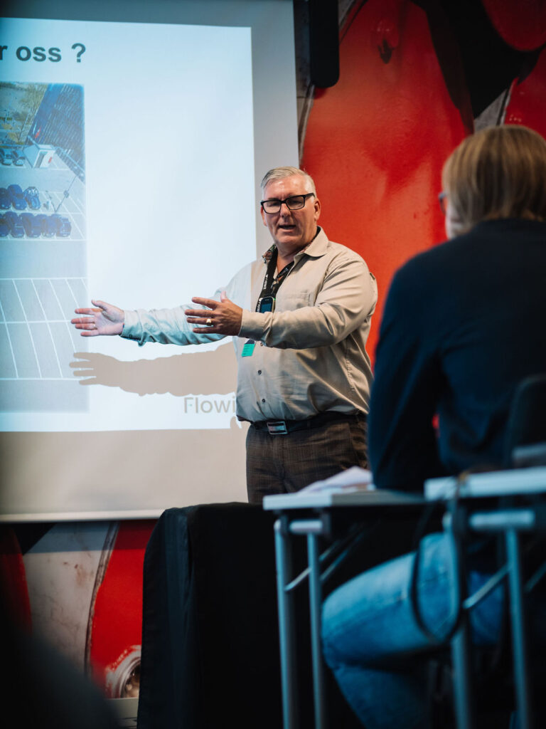 Konsulent Eirik Apeland holder kurs.